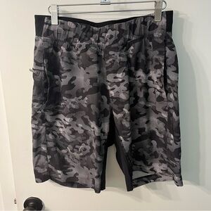 lululemon athletica Gray Camo Athletic Shorts Men’s Medium Core Shorts